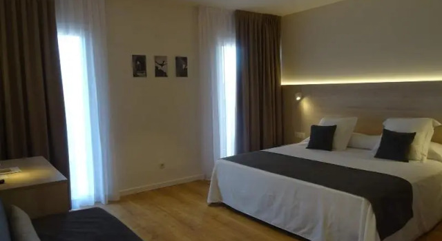 Номер Standard с балконом Hotel Emporium