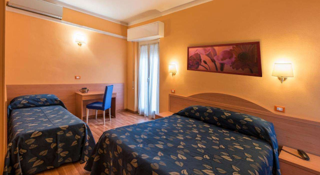 Hotel Calypso, Забронировать Отель Отели в центре Вентимилья, в центре
