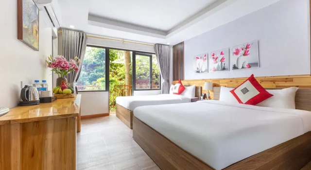 Трёхместный номер Deluxe с балконом и с видом на сад Sapa Florence Hotel