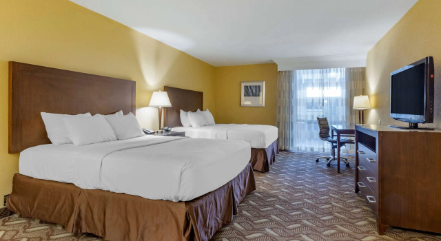 Четырёхместный номер Standard Clarion Inn & Suites Roswell