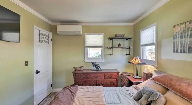 Charming Craftsman Bungalow With Garden & Hot Tub!