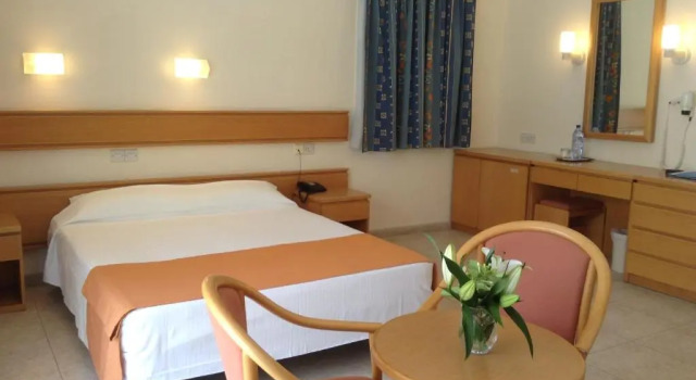Двухместный номер Superior с видом на бассейн Kissos Hotel