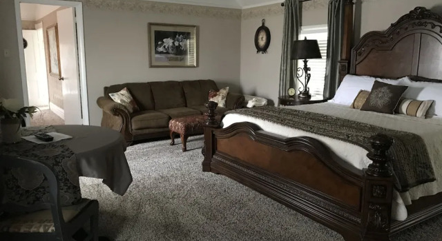 Четырёхместный люкс Sassafras Inn