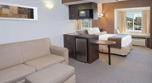 Двухместный люкс Microtel Inn & Suites by Wyndham Quincy Downtown - River Area