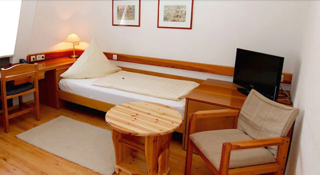 Hotel Zum Engel, Забронировать Отель Айзенберг Pfalz