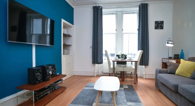 Четырёхместные апартаменты Modern Flat in Rosemount City Centre