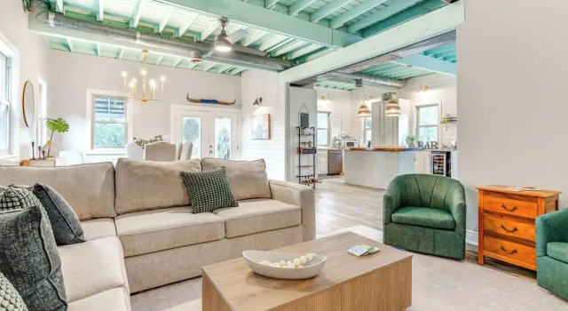 Near Lake Travis - Home w/ Decks & Yard!, Prenota Hotel Lakeway Greater Austin