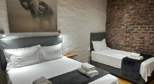 Kruger Wild Dog Inn House 1, Забронировать Отель Отели Барбертон с бассейном, Бассейн