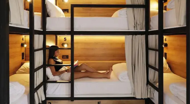 Кровать в общем номере (женский номер) BLACK AND WHITE Hostel Palamós
