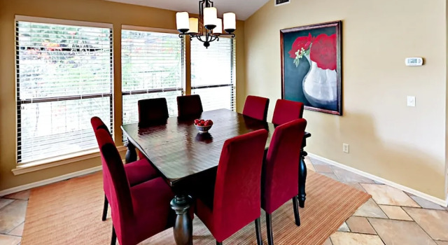4BR Lakeway Waterfront by RedAwning