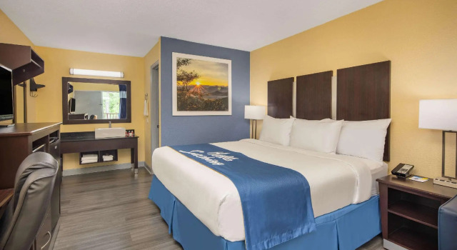 Двухместный номер Standard Days Inn by Wyndham Muscle Shoals