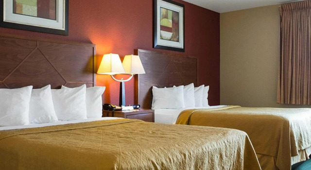 Четырёхместный номер Standard Baymont by Wyndham Jamestown Conference Center & Water Park