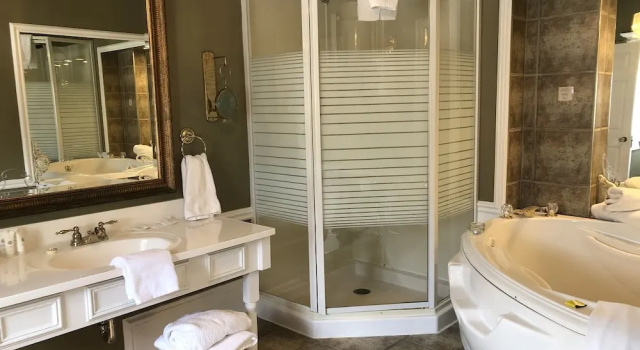 Номер Royal Leaside Manor