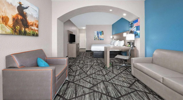 La Quinta Inn & Suites by Wyndham Alvarado