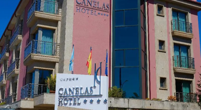 Hotel Canelas, Забронировать Отель Отели Портоново с парковкой, рядом с Пляж Baltar, Парковка