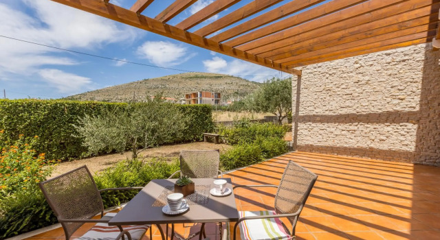 Villa Trogir, Забронировать Вилла Коттеджи Трогир, рядом с Частный Пляж «ТН Ядран Хотэл», Коттедж