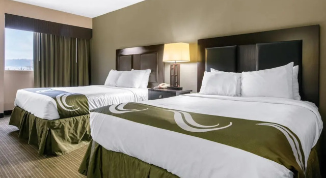 Четырёхместный номер Standard Quality Inn & Suites Charleston - Civic Center