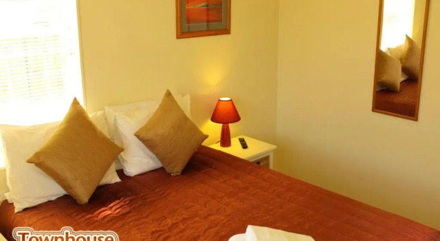Коттедж с 2 комнатами Birchwood Spa Motel