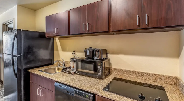 Люкс Cobblestone Hotel & Suites Appleton International Airport