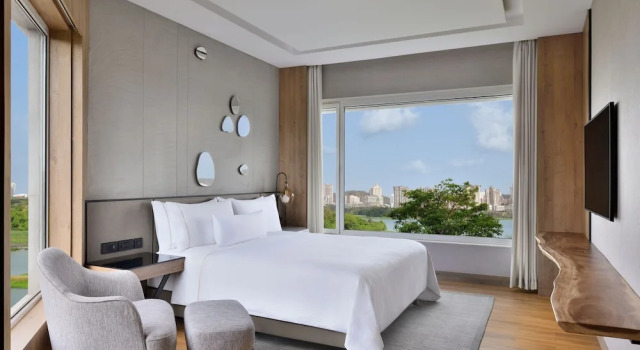 Двухместный клубный люкс с видом на озеро The Westin Mumbai Powai Lake