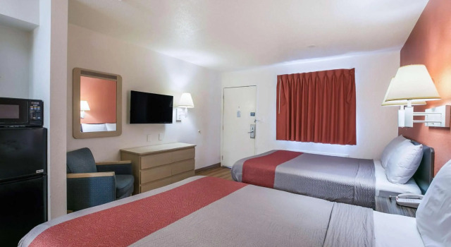 Motel 6 Dothan, AL