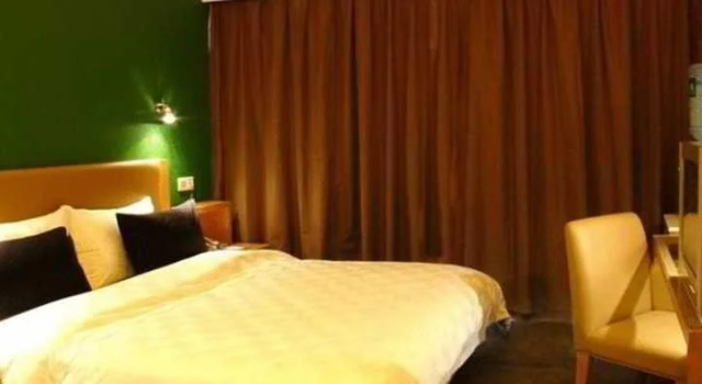 Liuhua Lake Garden Inn, Забронировать Отель Отели Гуанчжоу с парковкой, рядом с Международный рынок кожаных изделий Гуанчжоу Байюнь, Парковка