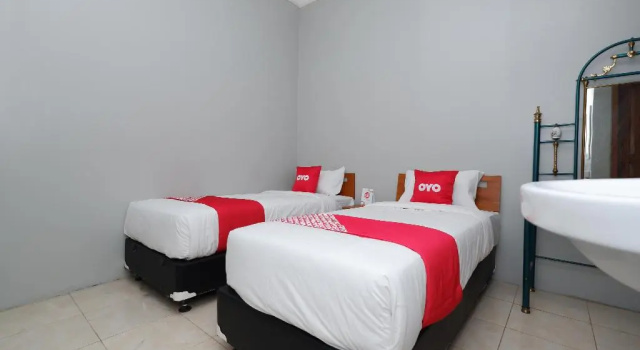 Standard Twin room OYO 2737 D'KostNearKraton mangkunegaran