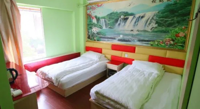 Кровать в общем номере (мужской номер) Shiping Hotel