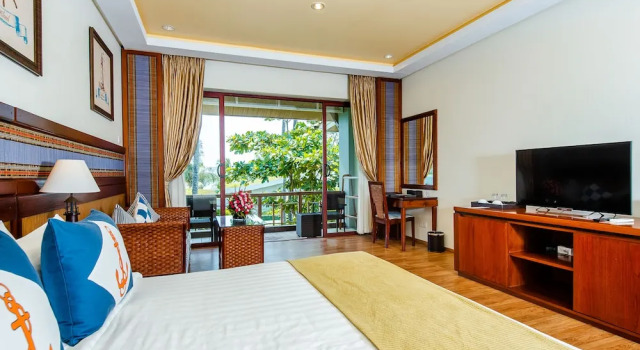 Номер Deluxe с балконом Ngwe Saung Yacht Club & Resort