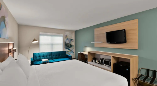 Двухместный люкс с видом на сад Wyndham Garden Galena Hotel & Day Spa