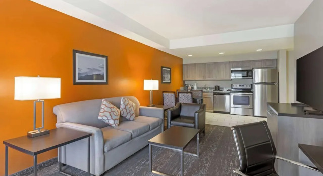 Четырёхместный номер Standard с балконом Best Western Plus Heber Valley Hotel