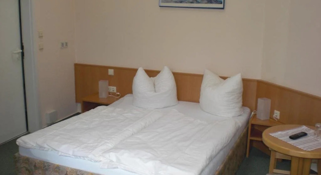 Hotel-Pension Lender, Buchen Sie Hotel Hotels in Oderbruch mit Parkplatz, Parkplätze