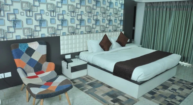 VVIP Suites by TGI, Забронировать Отель Отели Газиабад с бассейном, Бассейн