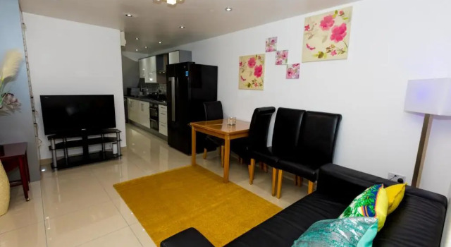 Comfortable stay in Shirley, Solihull - Room-2, Prenota Hotel Solihull West Midlands