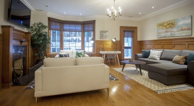 Spectacular 1BR Unit - King Bed, Varaa Hotelli Toronto 