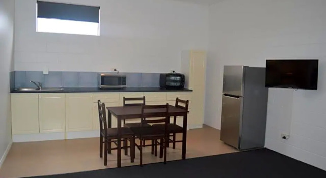 Трёхместная студия Standard Penguin Seaside Motel