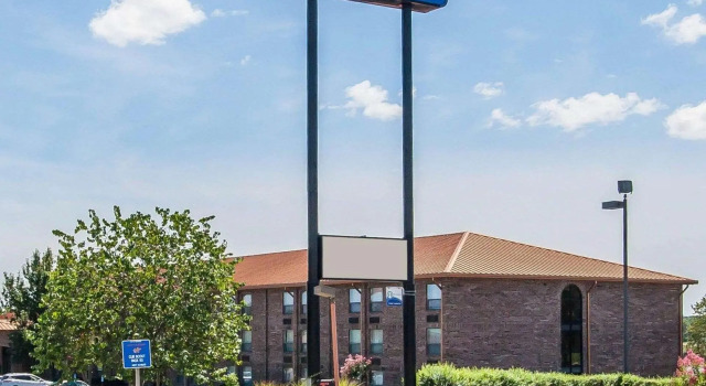Кровать в общем номере Comfort Inn at Thousand Hills