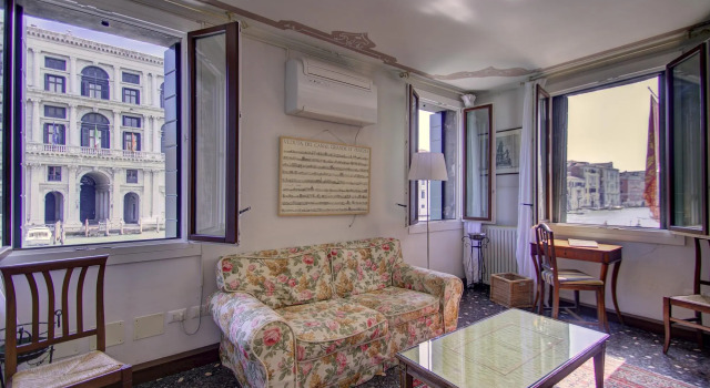 6 WINDOWS! GRAND CANAL PANORAMA VIEW, Aircond Wifi