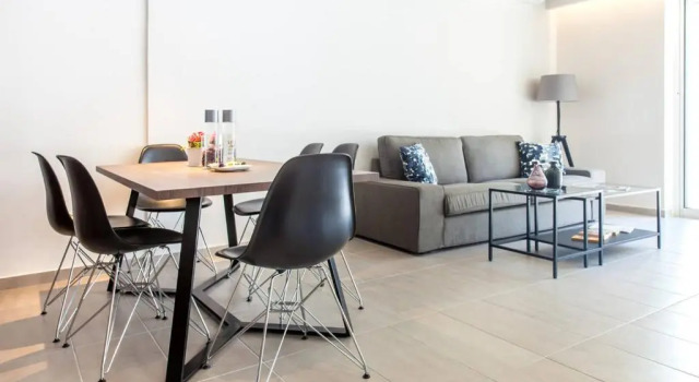 Апартаменты TONI'S Comfy 3BD home with patio, close to Metro