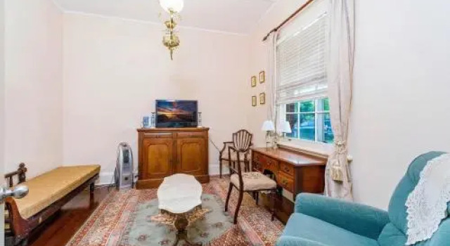 Azile 1875 Heritage Victorian Duplex