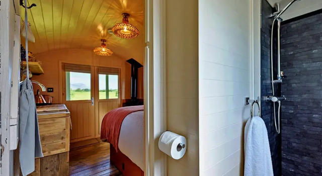 Shepherds Hut in Llyn With Snowdonia Views, Book Feriehus Llannor Gwynedd