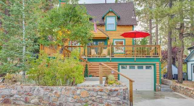 Коттедж 3 Mi to Snow Summit: Charming Home w/ Fenced Yard