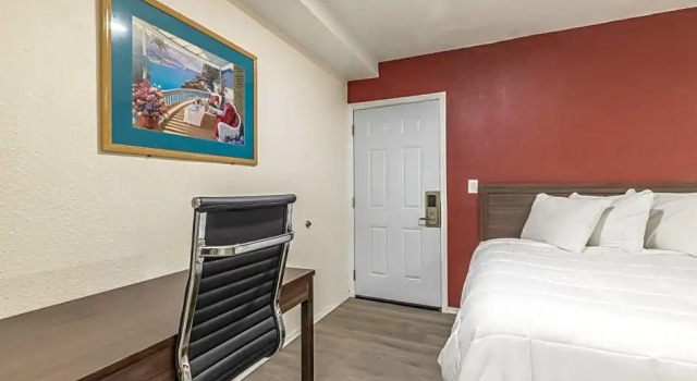 Шестиместный семейный номер Standard Econo Lodge Needles