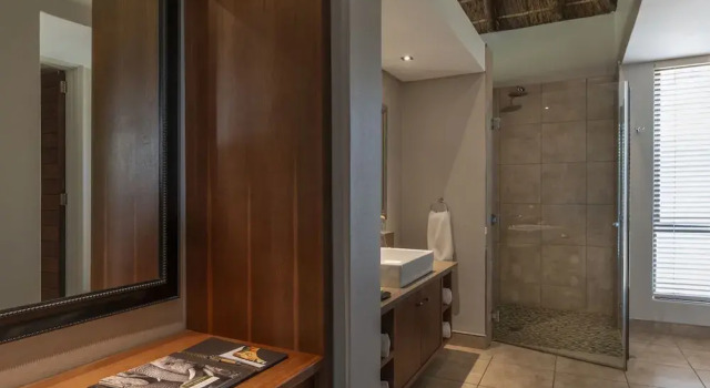 Shamwari Sarili, Забронировать Отель Бизнес-отели Патерсон, 4* 5*