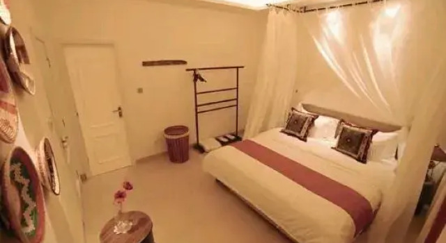 There is a homestay (Haikou Volcano Shop), Book Hotel Haikou Hainan