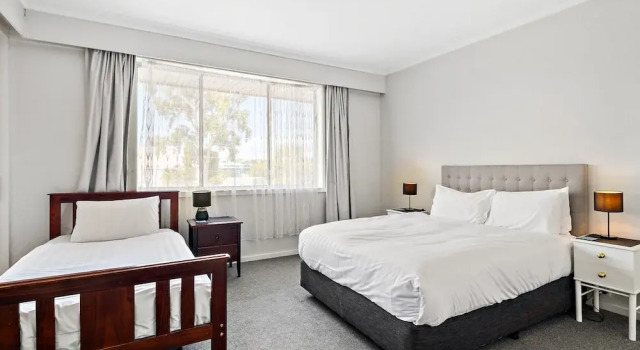 Spacious 5-bed Home With Pool in Glen Iris, Varaa Huoneisto Melbourne 