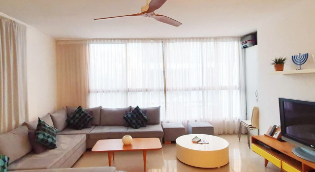 Charming 3 Bdr Apt 2 Min From Beach Tl51, Забронировать Апартаменты/квартира Тель-Авив Тель-Авивский округ, рядом с Independence Hall Museum