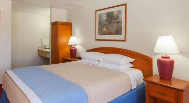 Номер Standard Days Inn by Wyndham Castaic Six Flags Magic Mountain