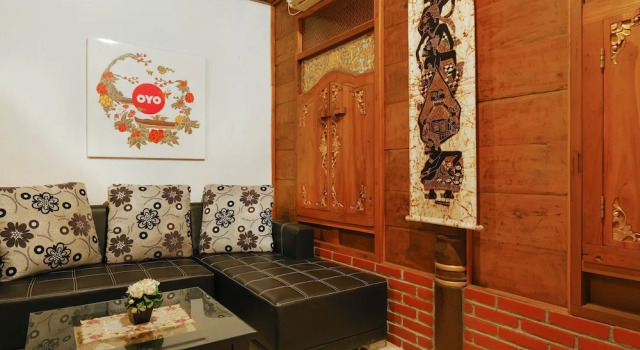 OYO 423 BeGe Homestay, Забронировать Отель Вoнoсари Yogyakarta Province
