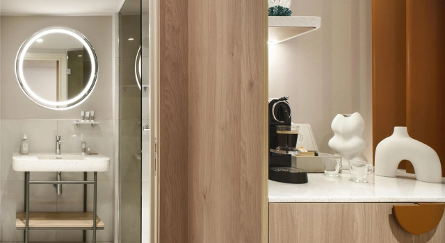 Полулюкс Marina Bay Riviera Hotel, Curio Collection by Hilton